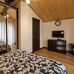 Inn Alpiyskiy Yablunytsya