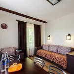 Inn Alpiyskiy Yablunytsya