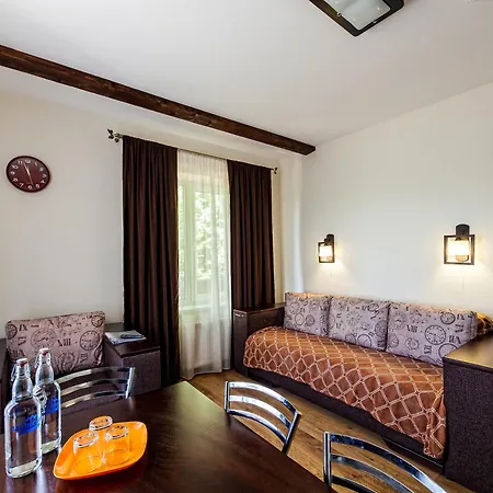 Inn Alpiyskiy Yablunytsya