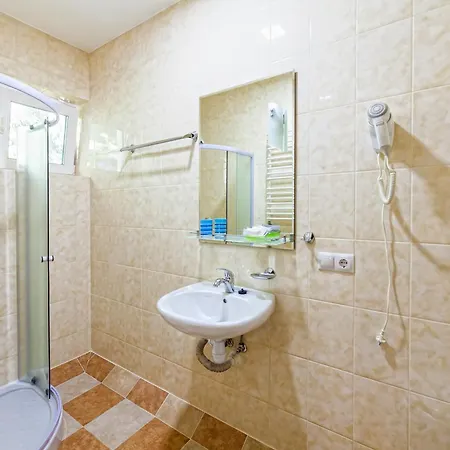 Han/Misafirhane Alpiyskiy Yablunytsia
